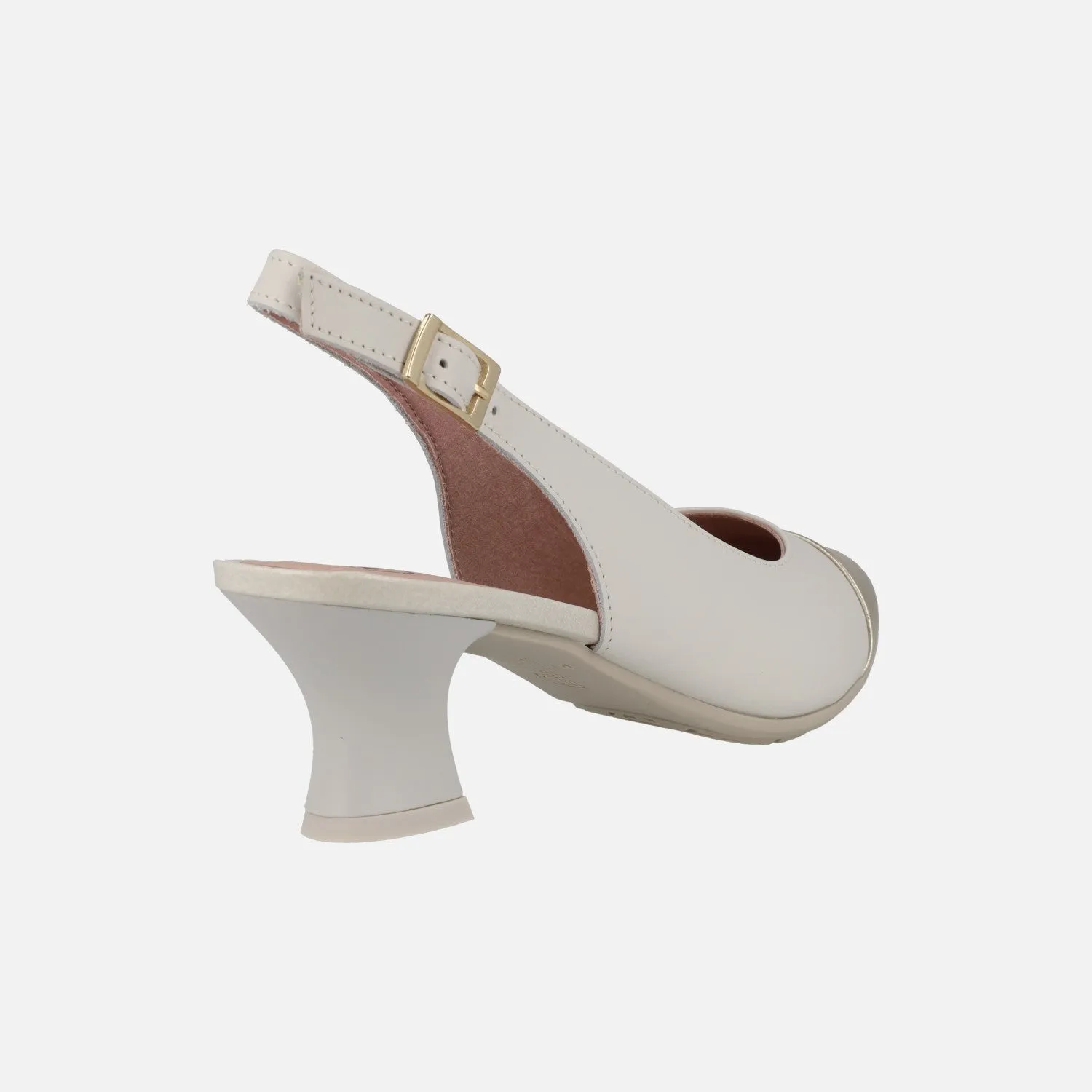 Zapatos corte salón destalonados con puntera metalizada