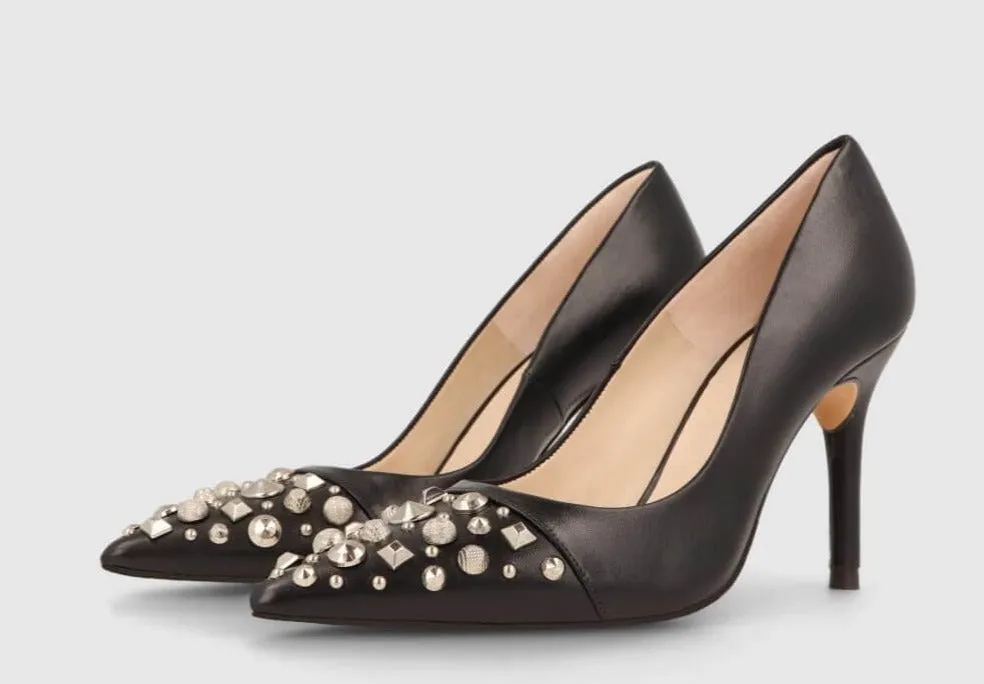 Zapatos de salón con puntera de tachas Sompo