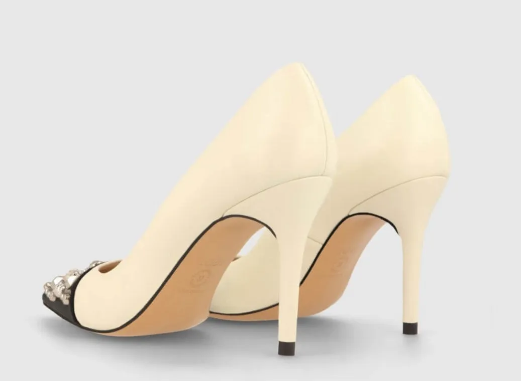 Zapatos de salón con puntera de tachas Sompo