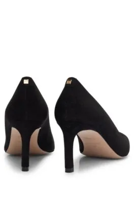 Zapatos de tacón de ante con puntera afilada y tachuela de la marca