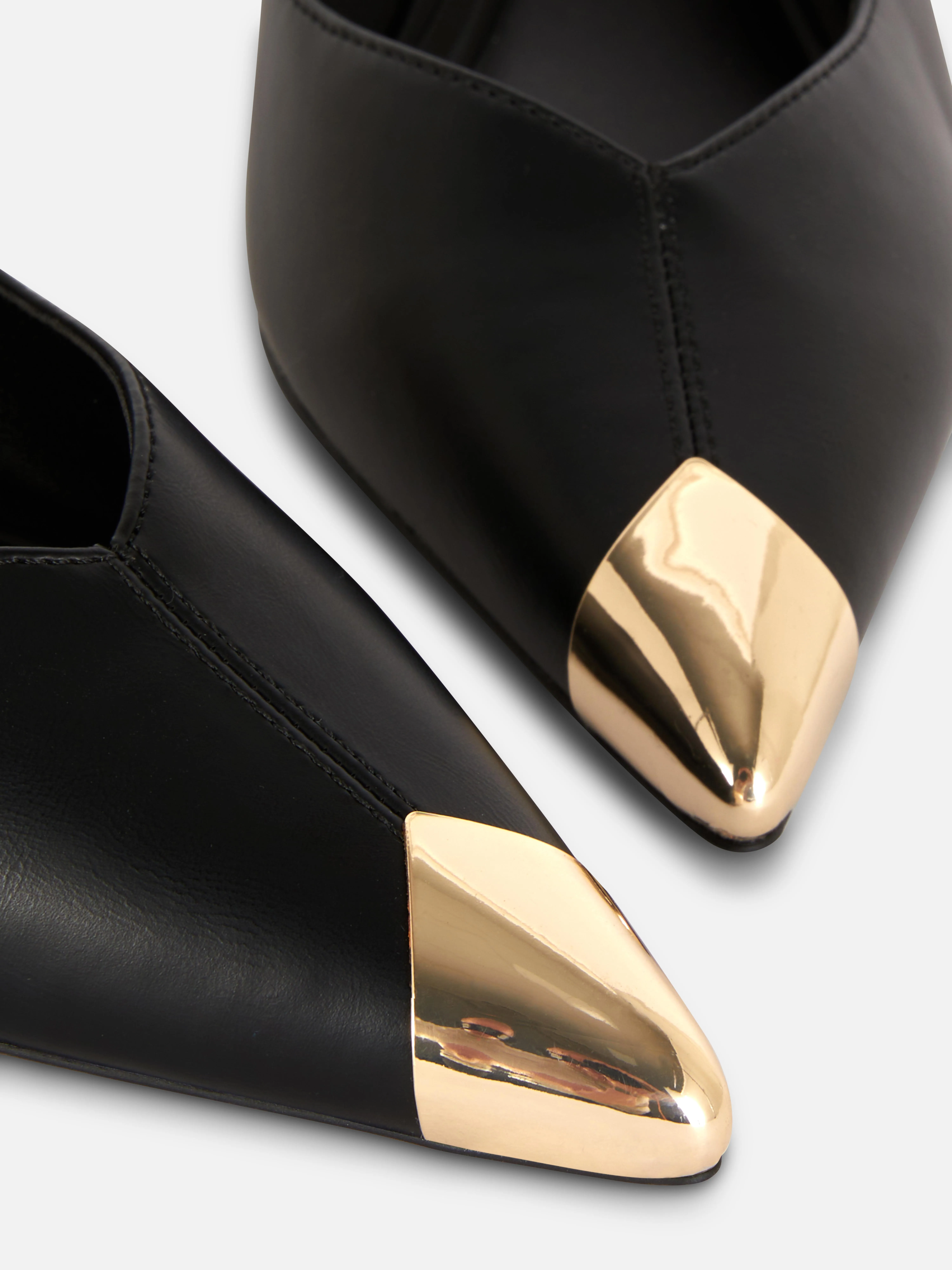 Zapatos de tacón con puntera reforzada de Rita Ora