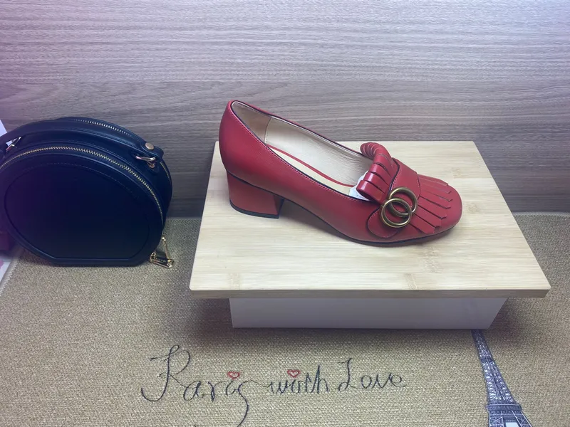 Zapatos de vestir en el bote mediano zapatos de diseño de zapatos de cuero tacones gruesos tacones altos 100% de taselas de vaca