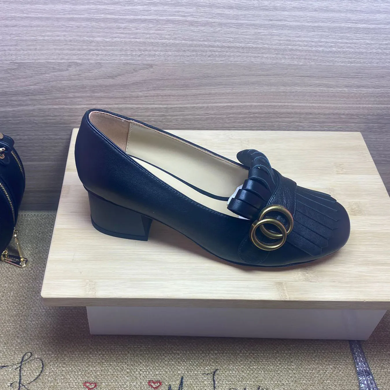Zapatos de vestir en el bote mediano zapatos de diseño de zapatos de cuero tacones gruesos tacones altos 100% de taselas de vaca