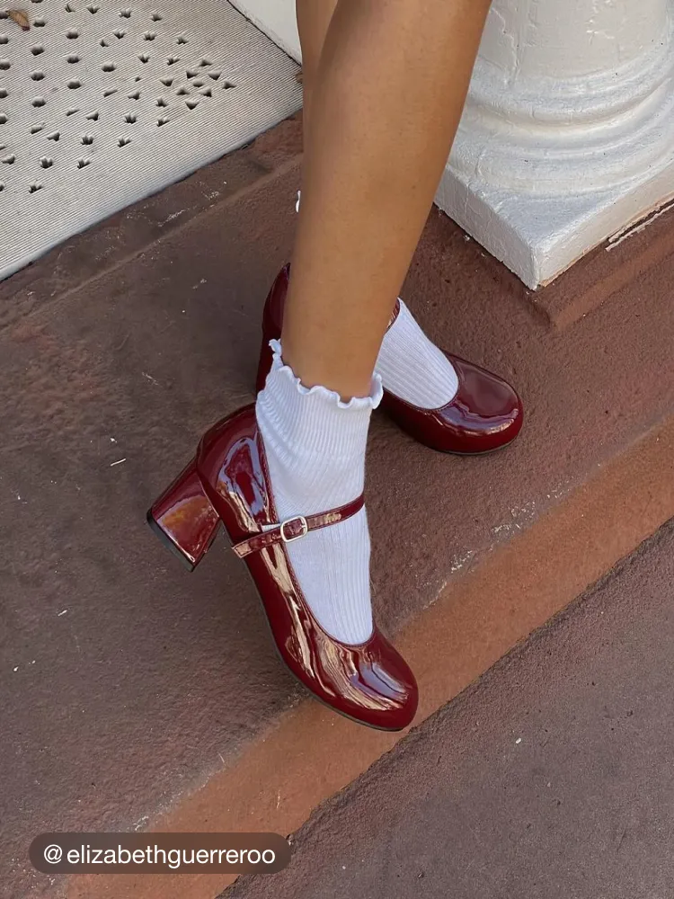 Zapatos tipo merceditas de charol con tacón grueso