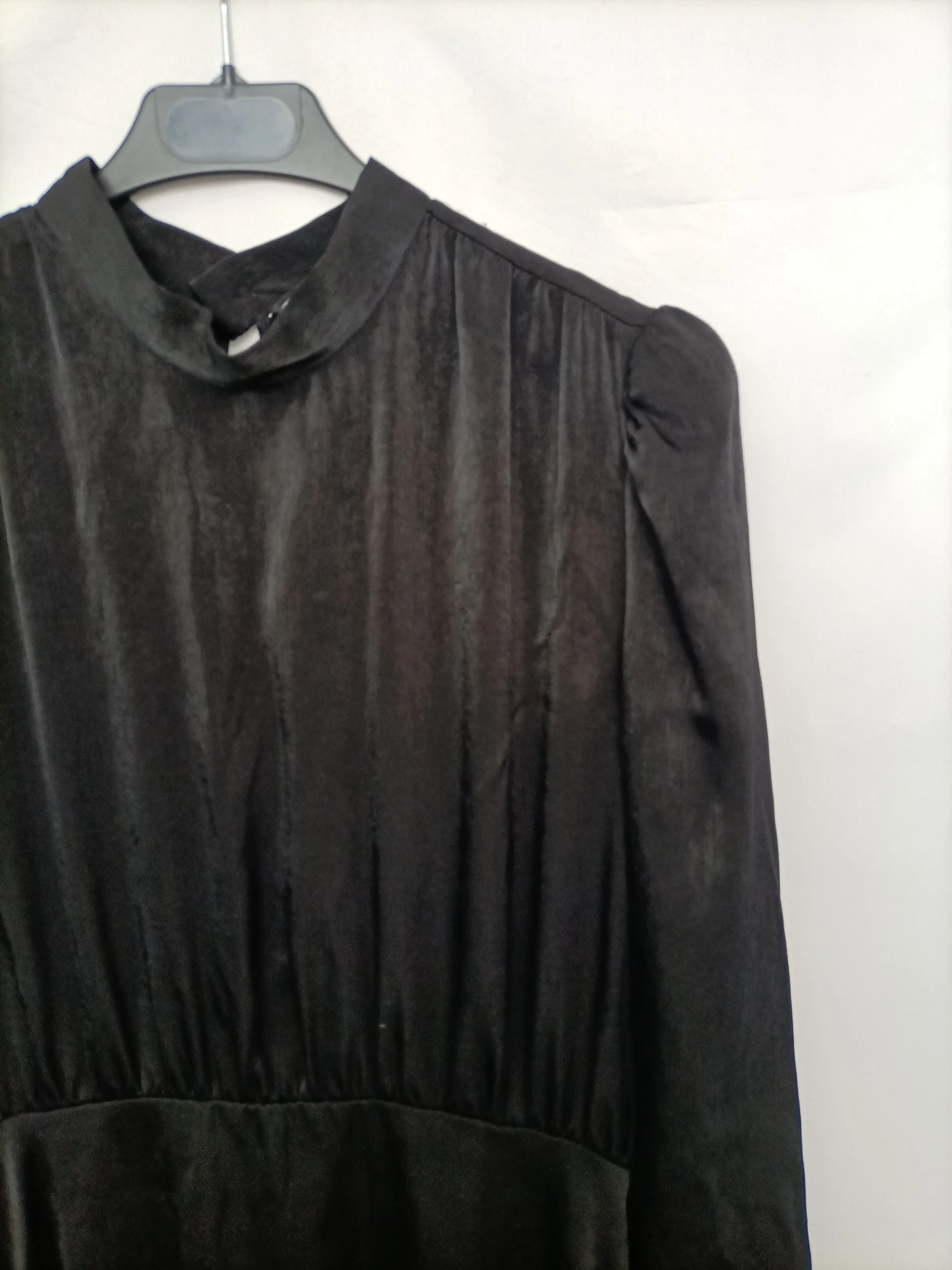 ZARA. Vestido corto negro  T.l