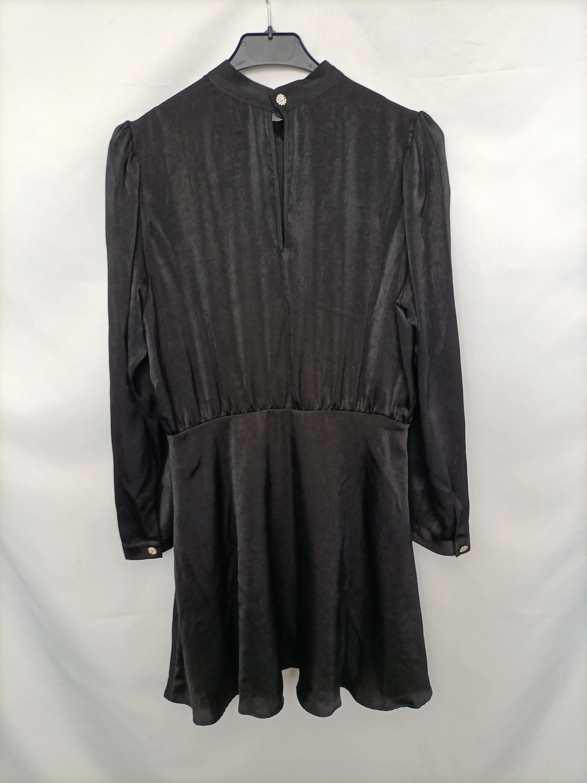 ZARA. Vestido corto negro  T.l